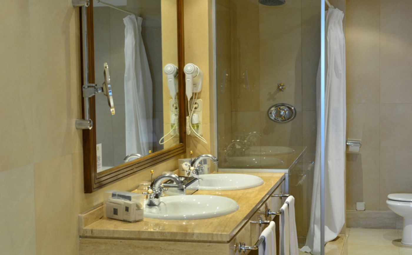 Hotel-Guadalmina-Spa---Golf-Resort-Room-35