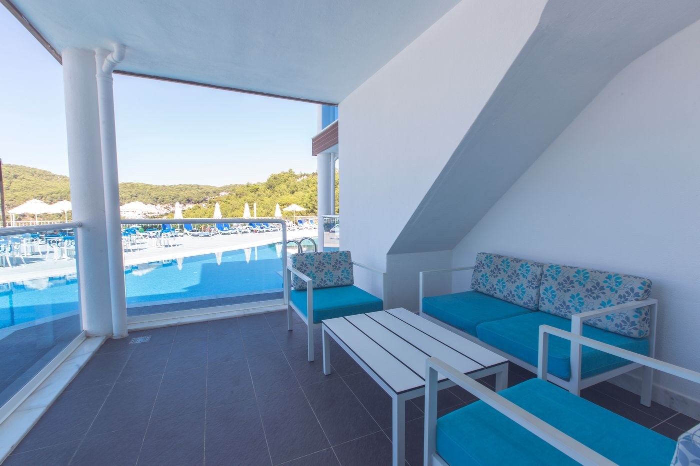 Garcia-Resort---Spa-Room-16