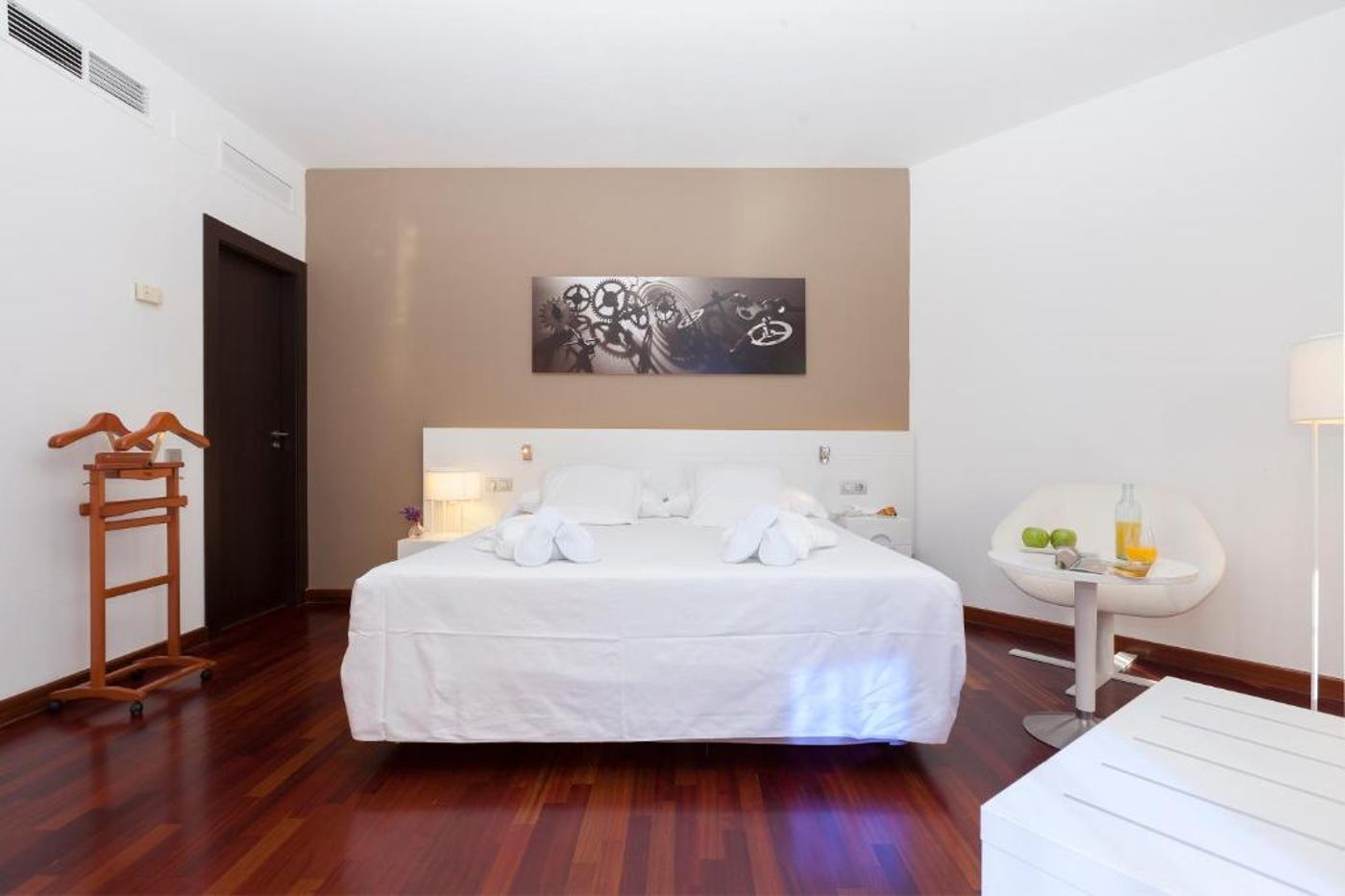 URH-Ciutat-de-Mataro-Room-9