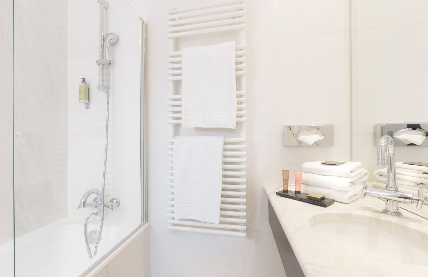 Montfleuri-Arc-de-Triomphe-Room-44