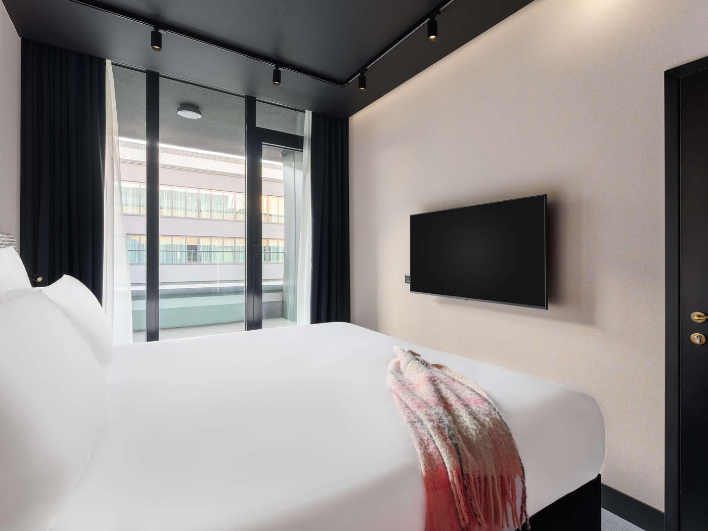 Tribe-Budapest-Stadium-Room-31