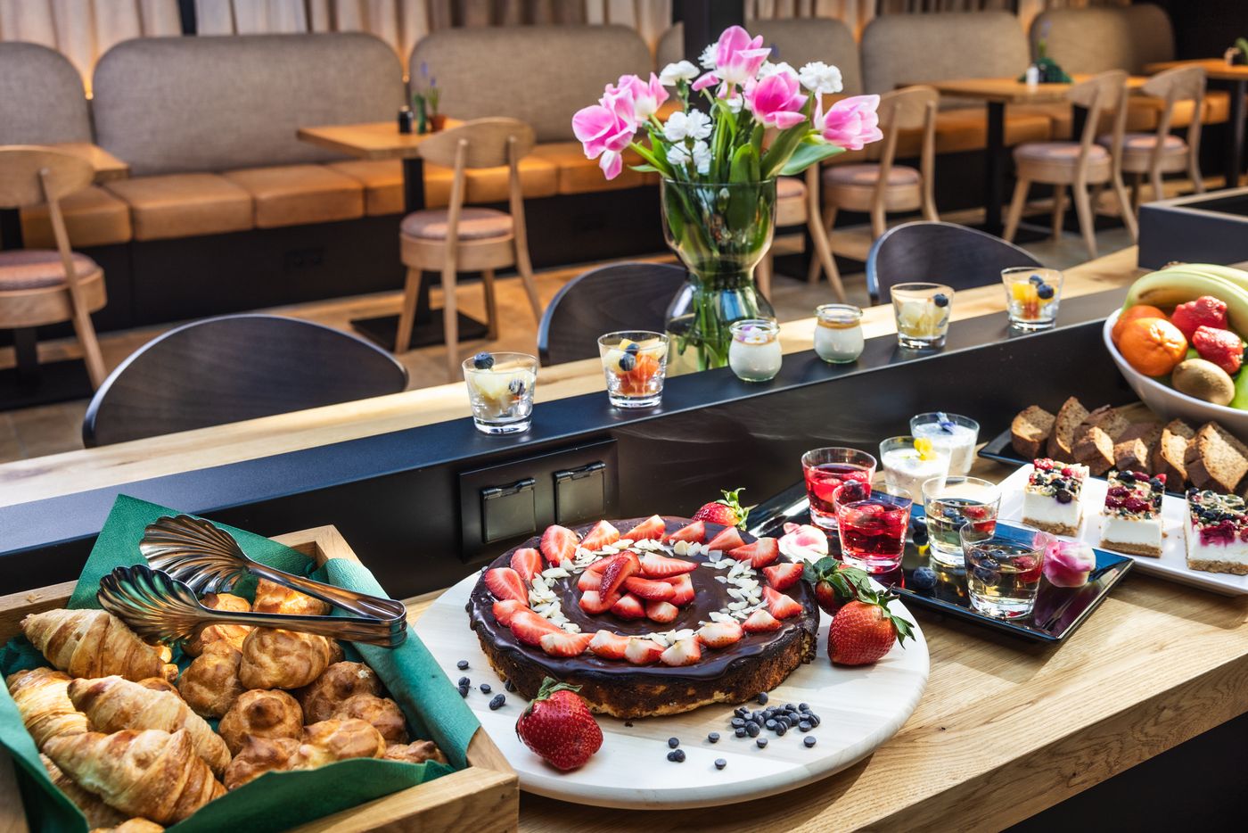 Nomadic-Urban-Premium-Suites-Restaurant-80