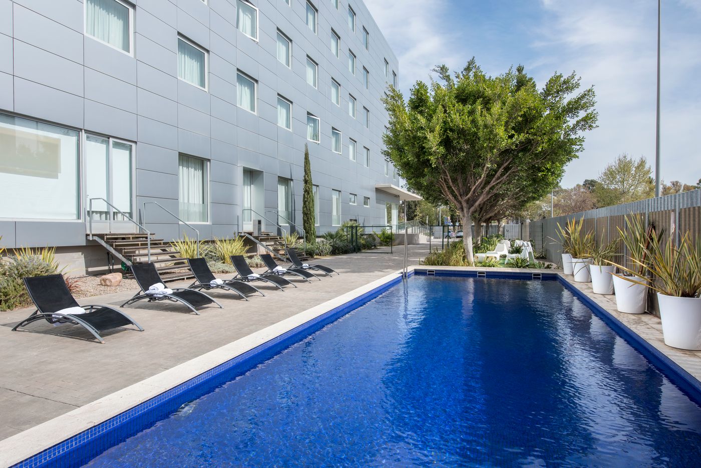 NH-Puerto-de-Sagunto-Pool-2