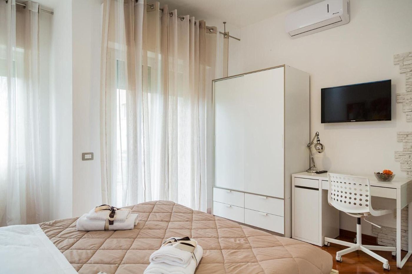 Donna Gina-Italy-MATERA-Room-6