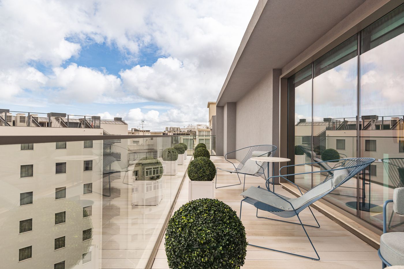 Luster-Hotel-Room-11