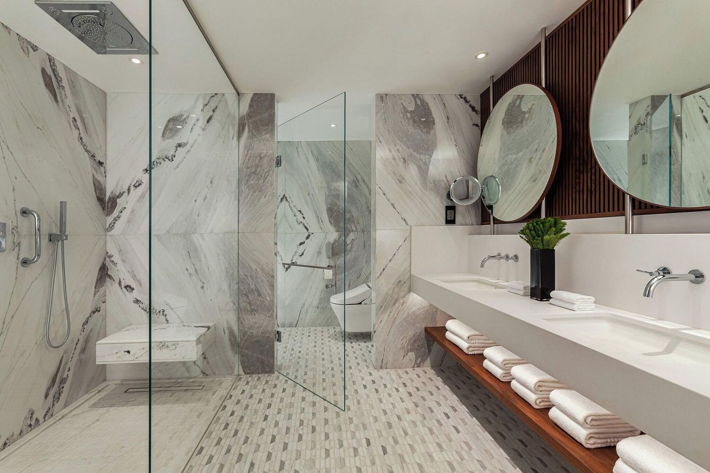 Le-Meridien-St--Julians-Hotel---Spa-Room-72