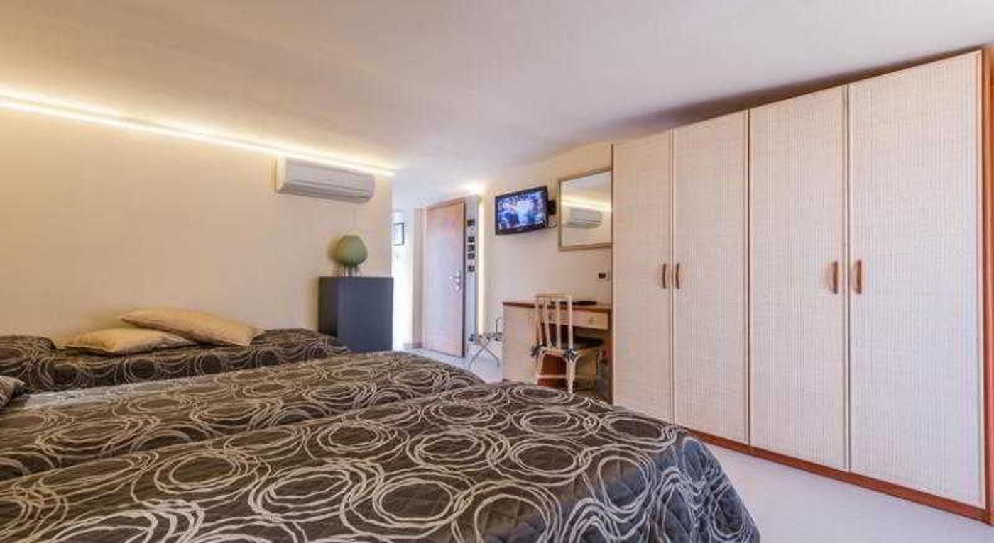 Montebello Hotel-Italy-MONTECATINI TERME-Room-5