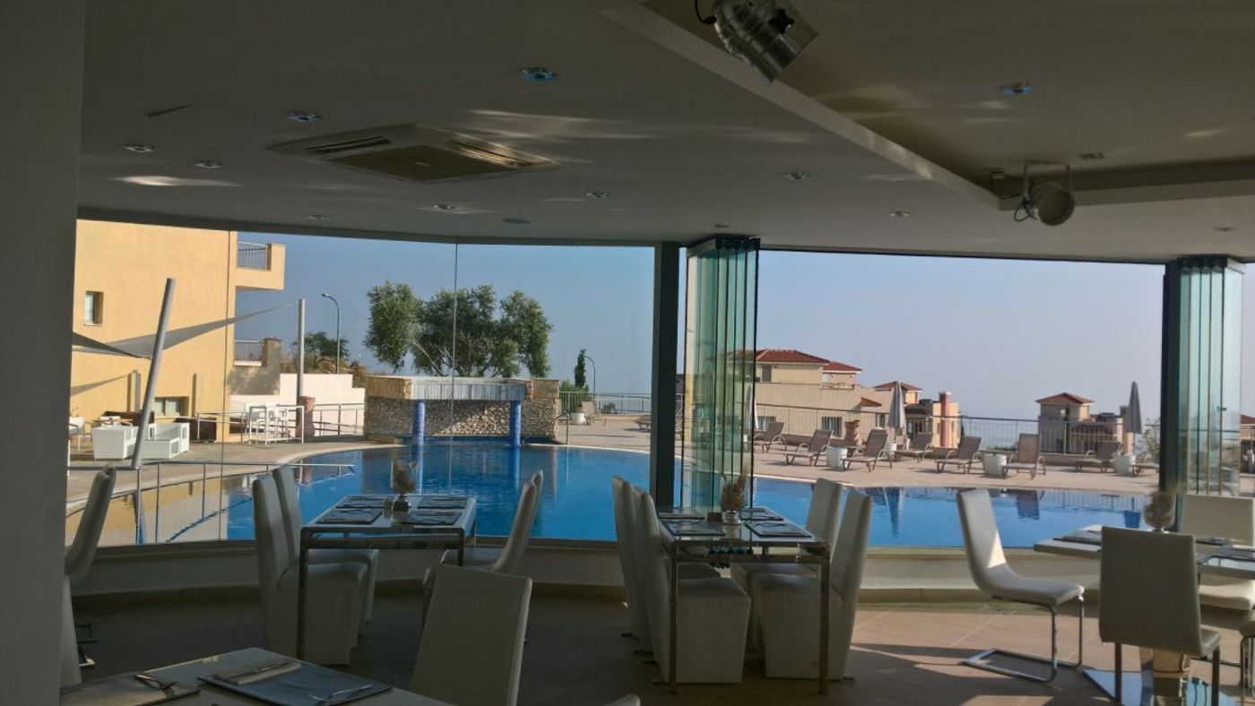 Akamas-Health-Farm-And-Spa-Restaurant-33