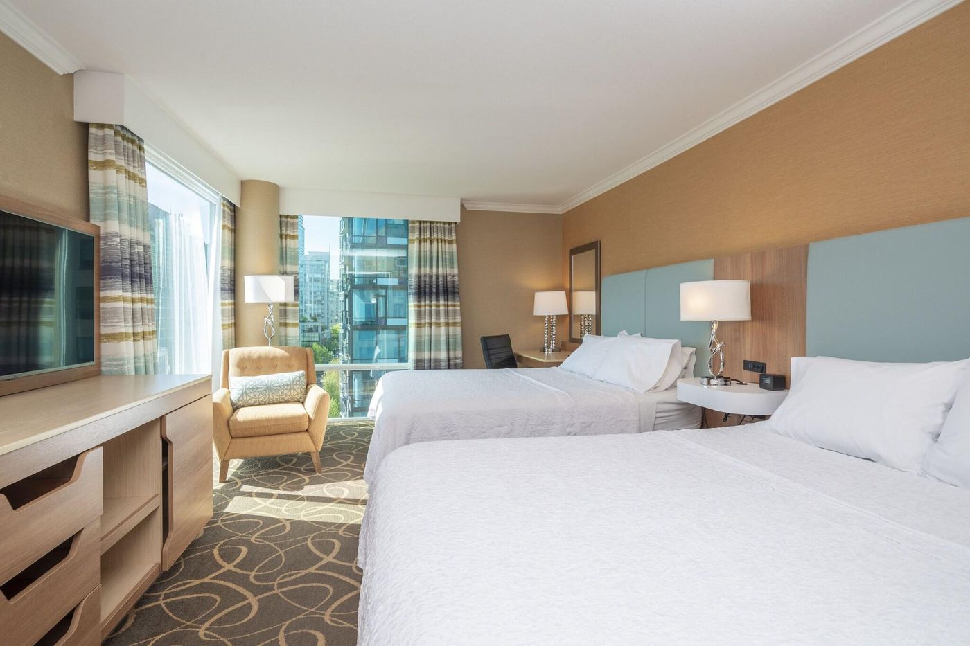 Hampton-Inn---Suites-By-Hilton-Vancouver-Downtown-Room-24