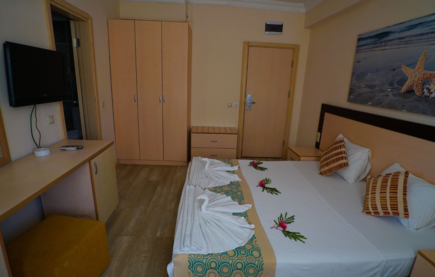 SMILE HOTEL (ex Park Side Hotel)