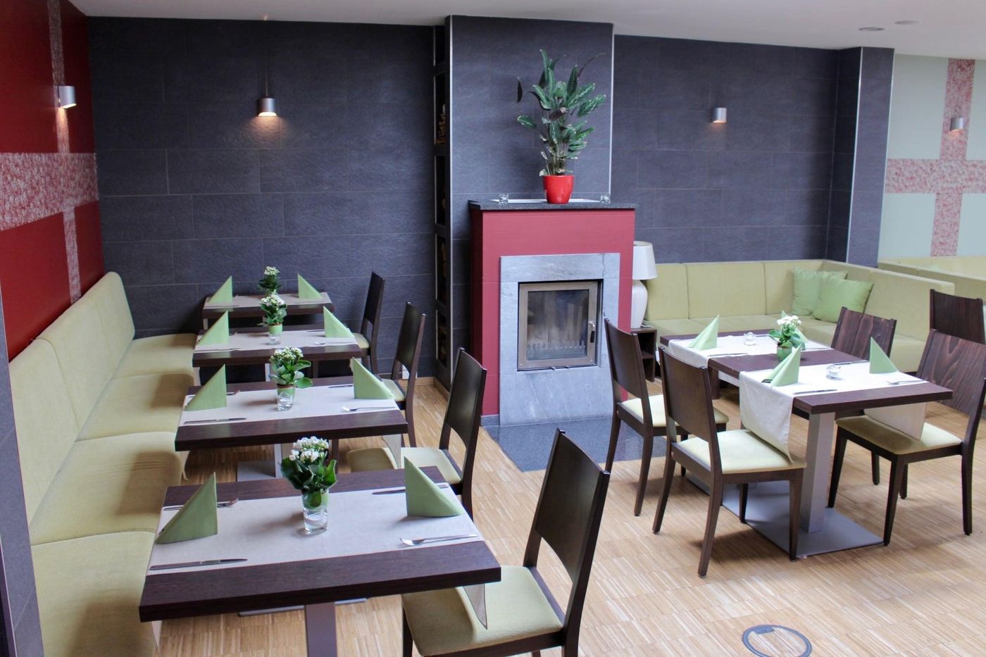 Holi-Hostel-Hotel-Restaurant-31