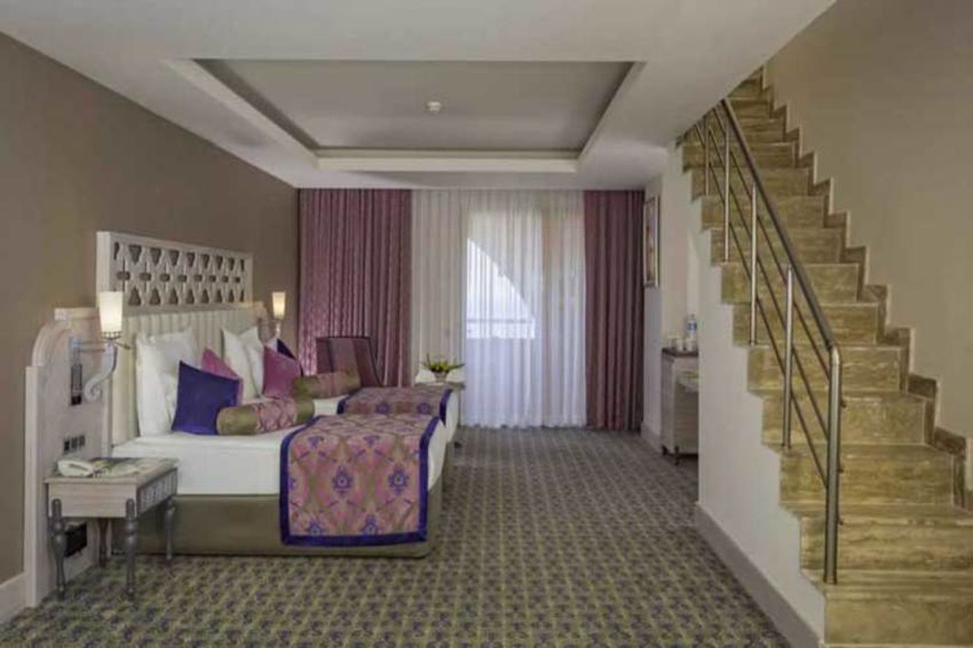 Royal-Alhambra-Palace-Room-33