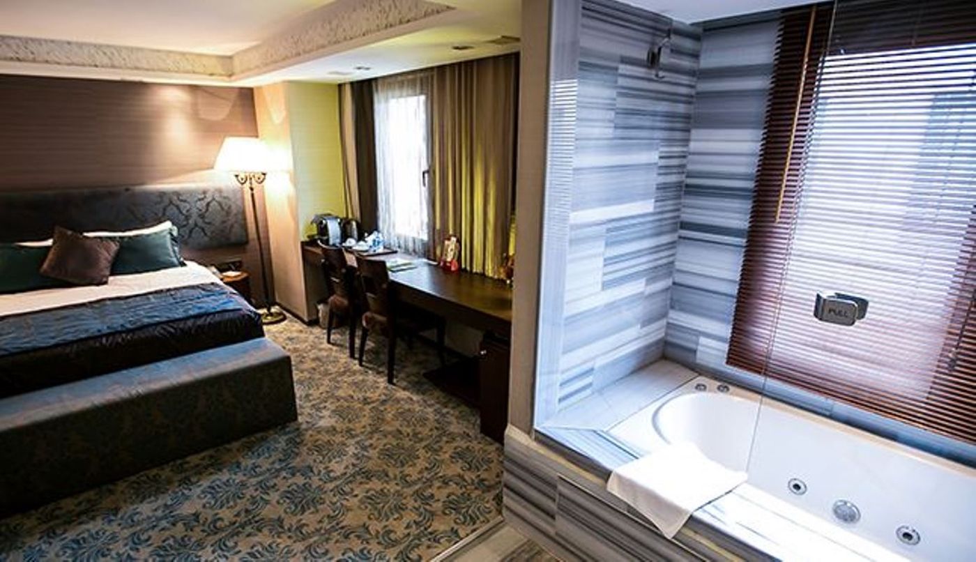 Pera-Tulip-Hotel-Room-16