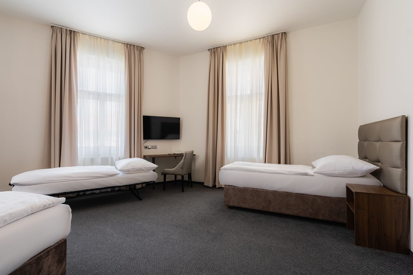 EA-Hotel-Victoria-Room-23