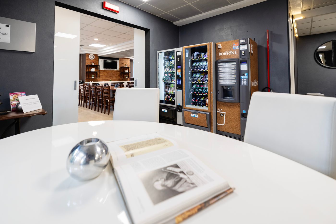 Scheppers-Hotel-Lobby-19