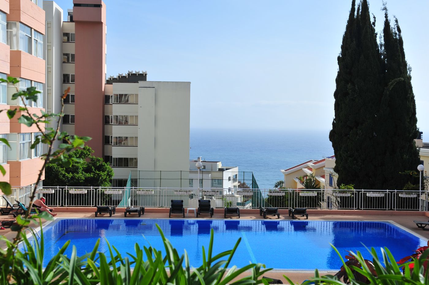 Estrelicia-Hotel-Pool-2