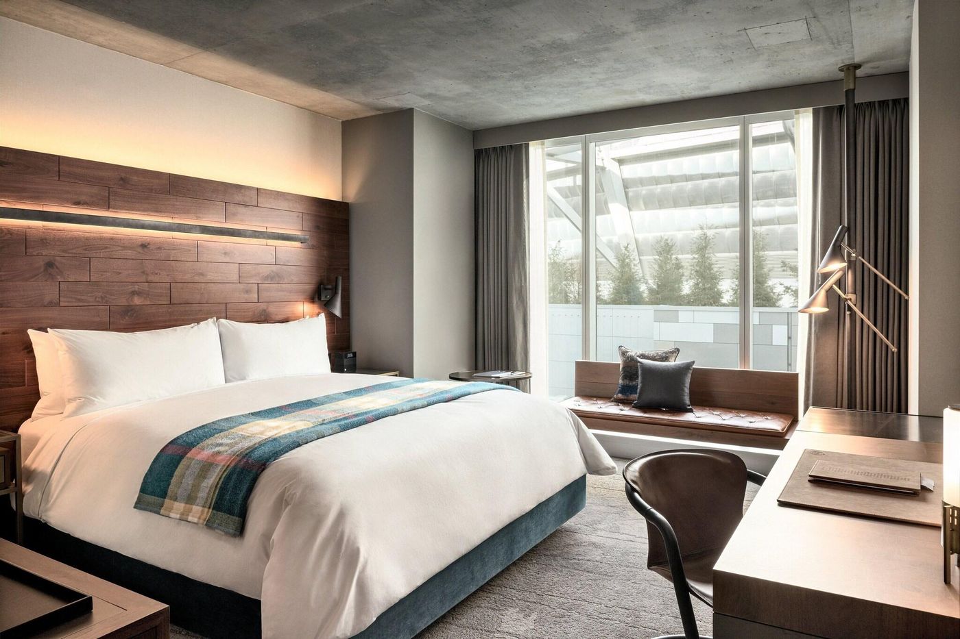 the-DOUGLAS--Autograph-Collection-Room-38