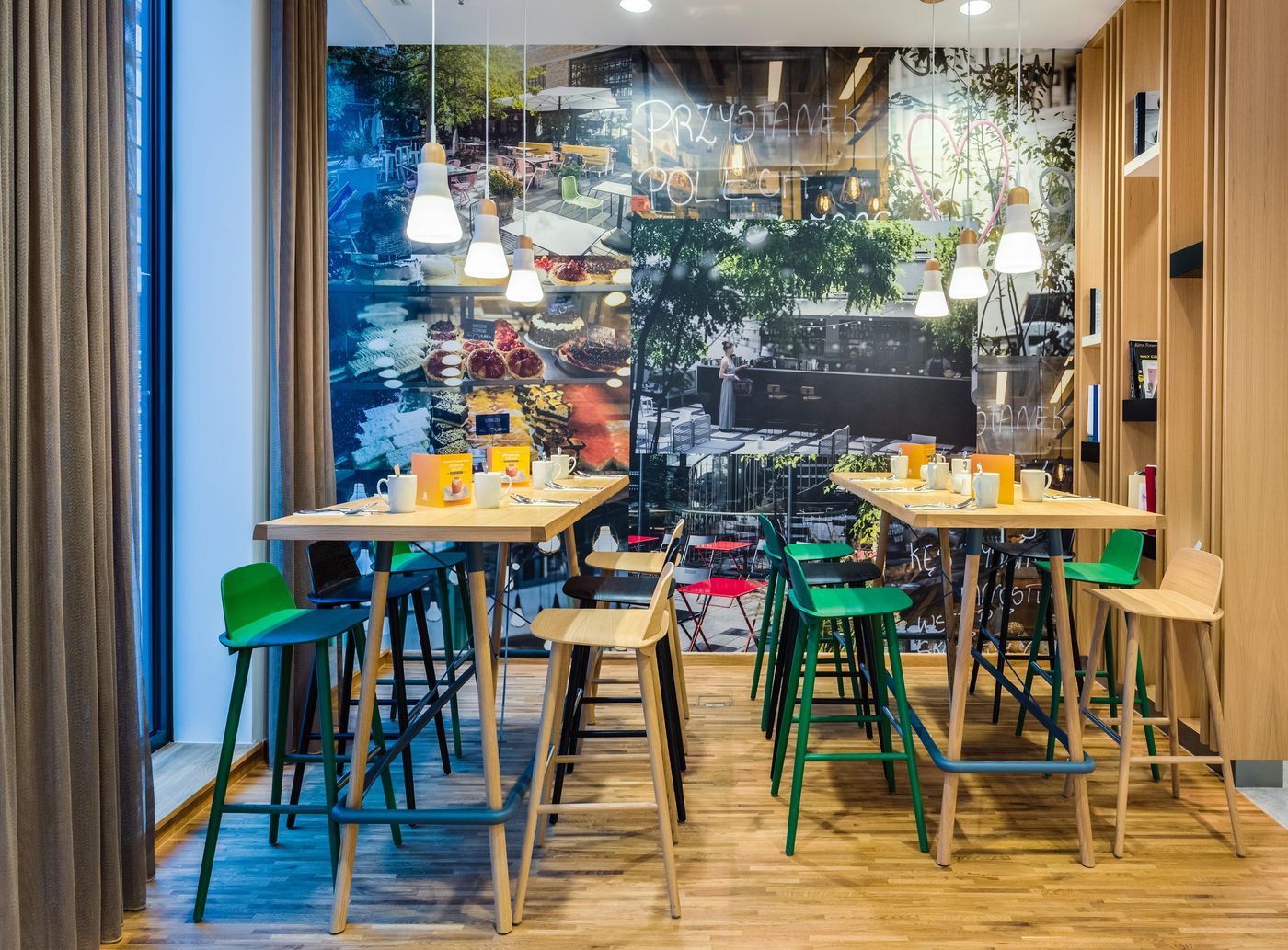 Holiday-Inn-Warsaw-City-Centre-Restaurant-26