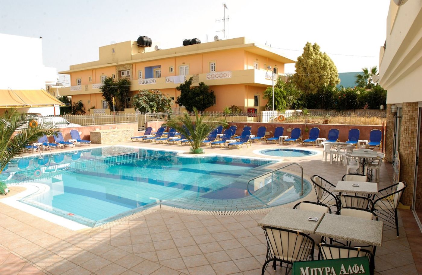 Semiramis-Apartments-Pool-5