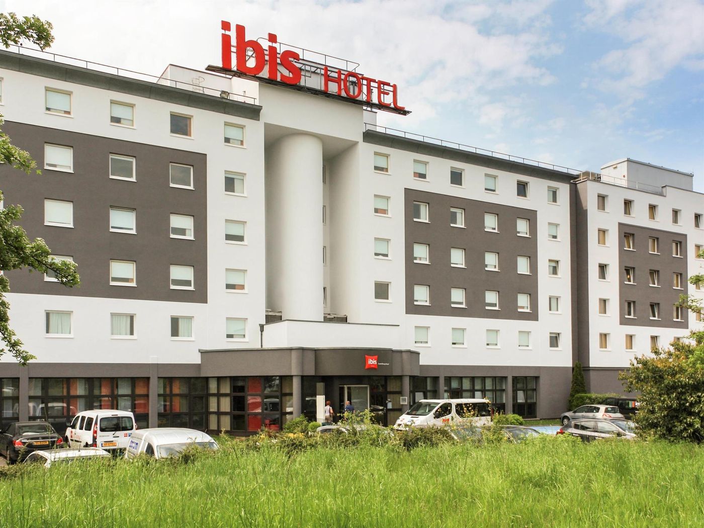 ibis-Luxembourg-Aeroport-General-view-3