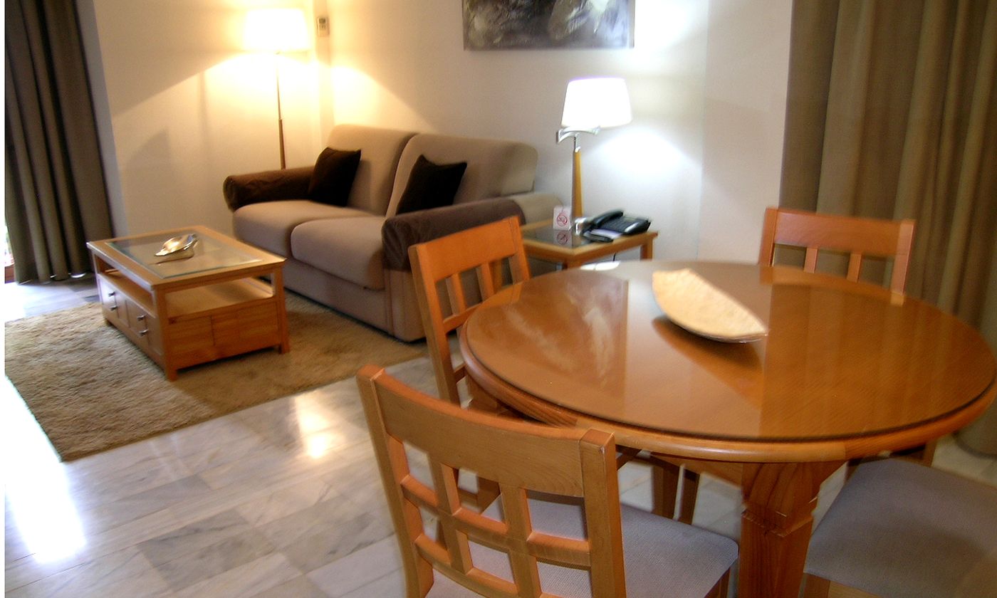 Macdonald-Villacana-Club-Room-47