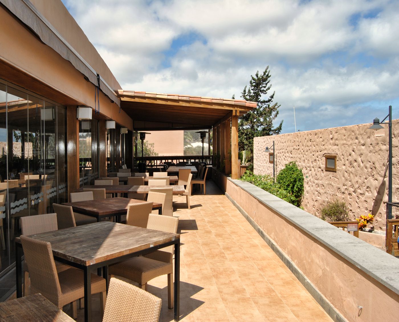 Hotel-Rural-El-Mondalon-Terrace-13