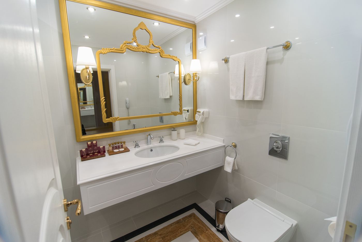 Imperial-Palace-Room-33