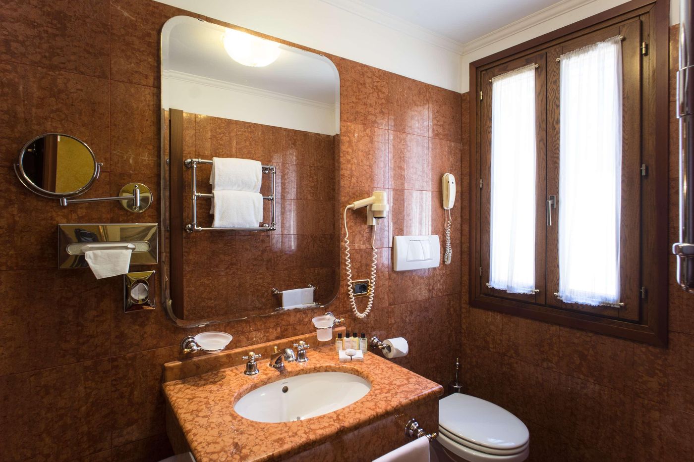 NH-Venezia-Santa-Lucia-Room-44