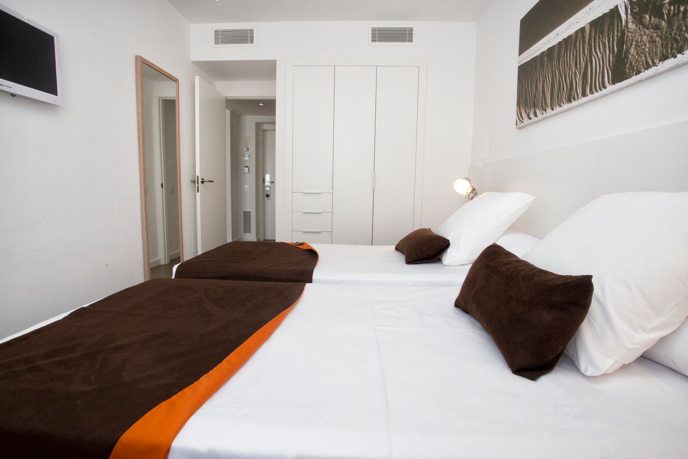 Ibiza-Sun-Apartments-Room-17