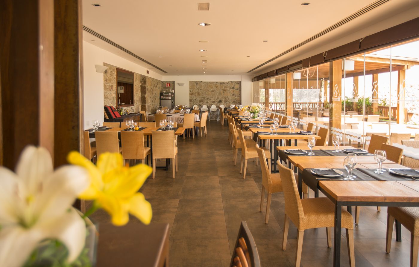 Hotel-Rural-El-Mondalon-Restaurant-47