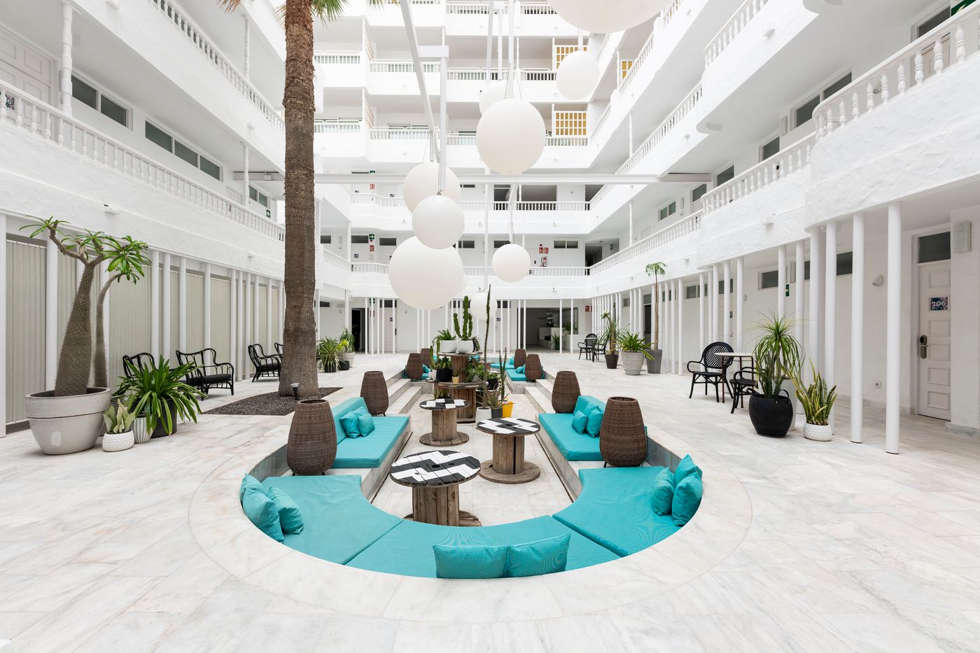 Gold-Hotel-Marina---Adults-Only-Lobby-50