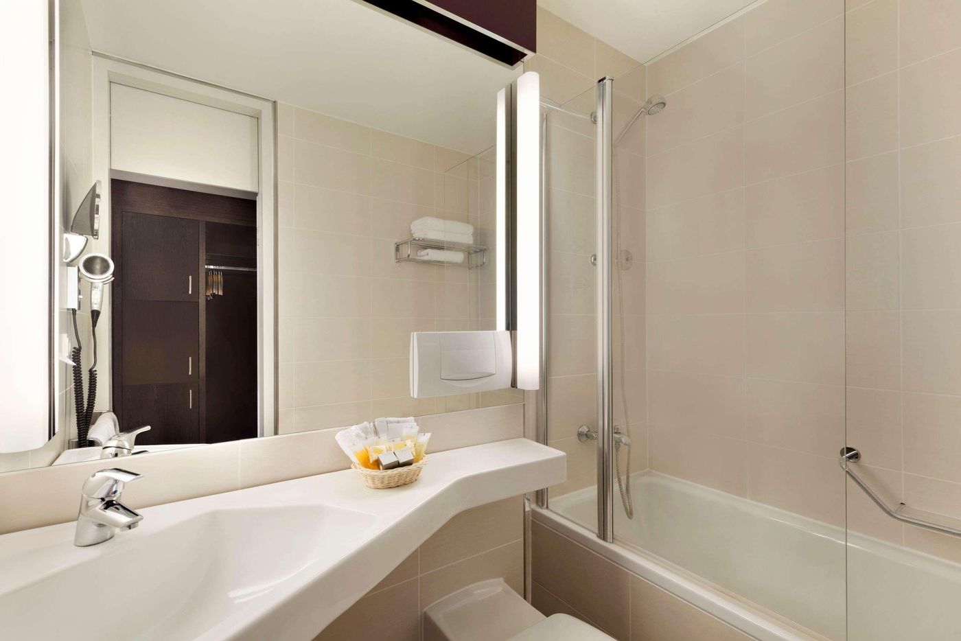 Ramada By Wyndham Nuernberg Parkhotel-Germany-Nurnberg-Room-6