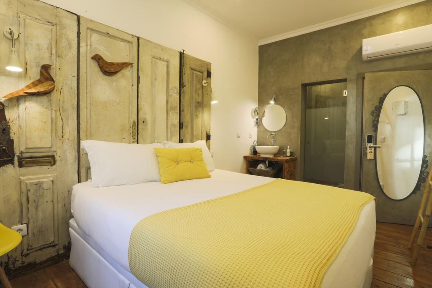 262-Boutique-Hotel-Room-12