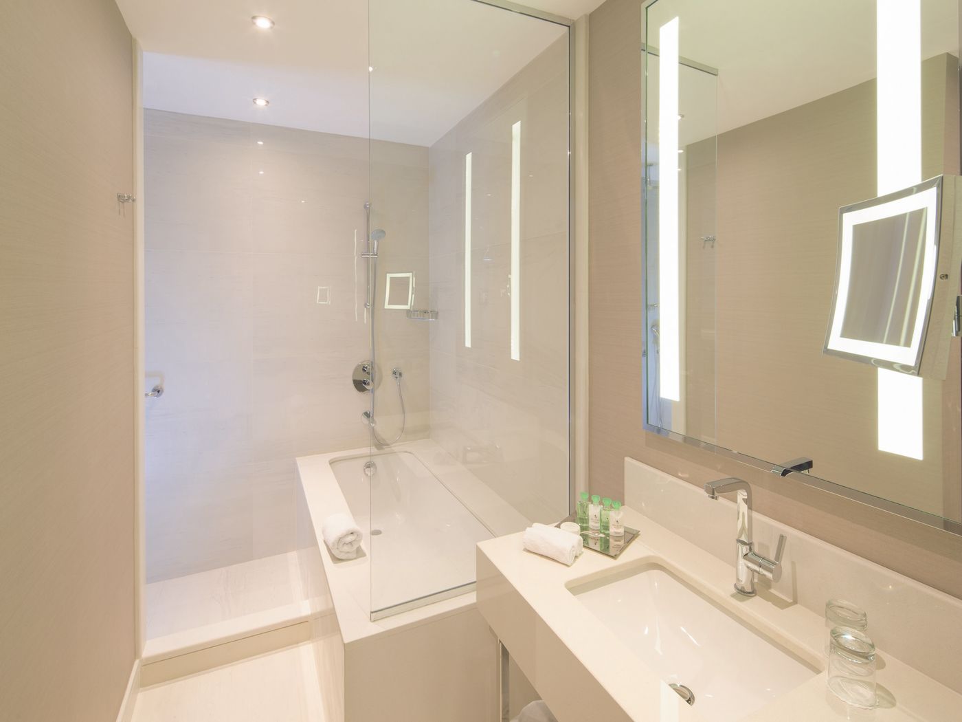 Movenpick-Hotel-Istanbul-Golden-Horn-Room-47