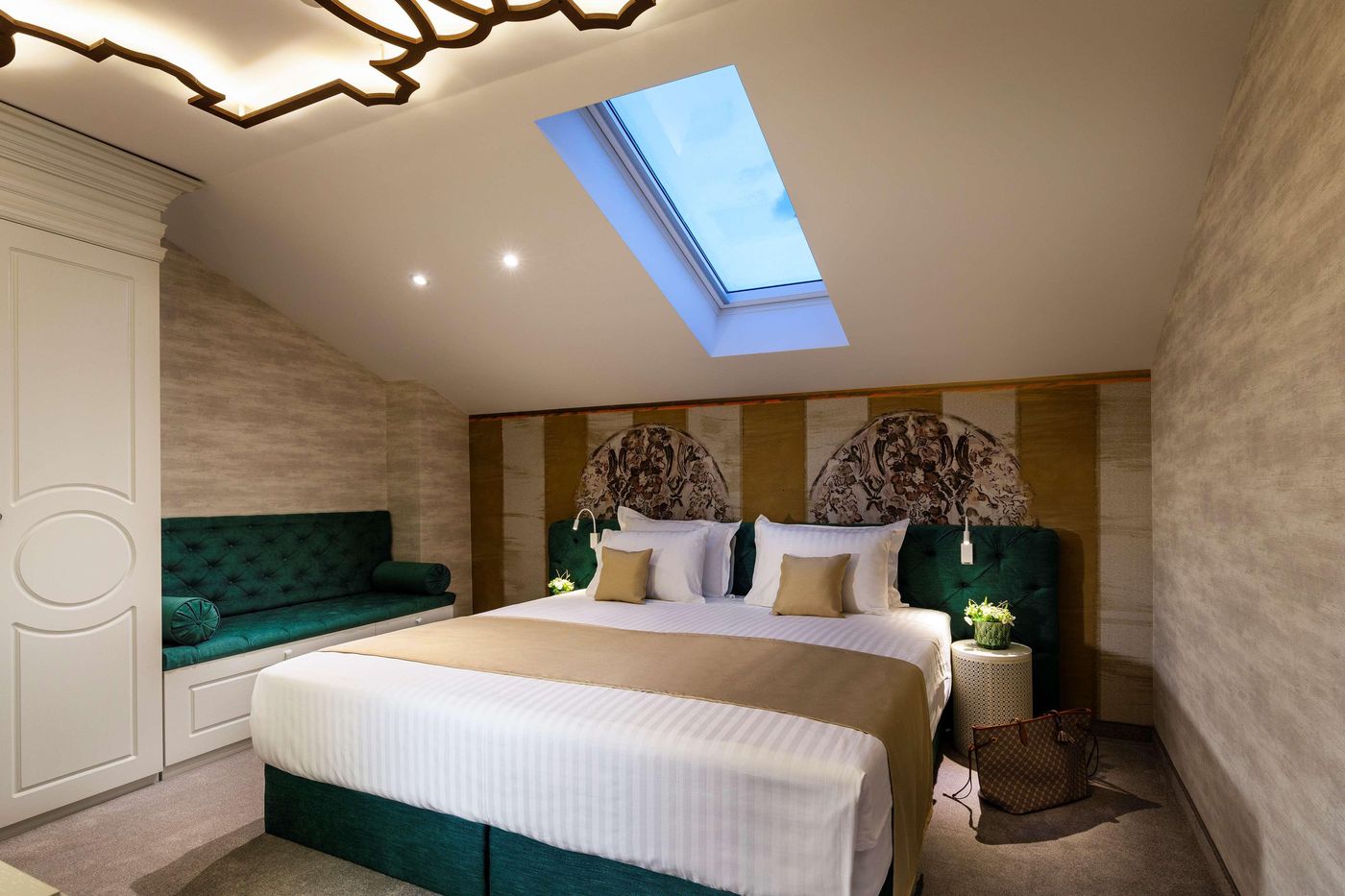 Gallery-37--BW-Premier-Collection-Room-15