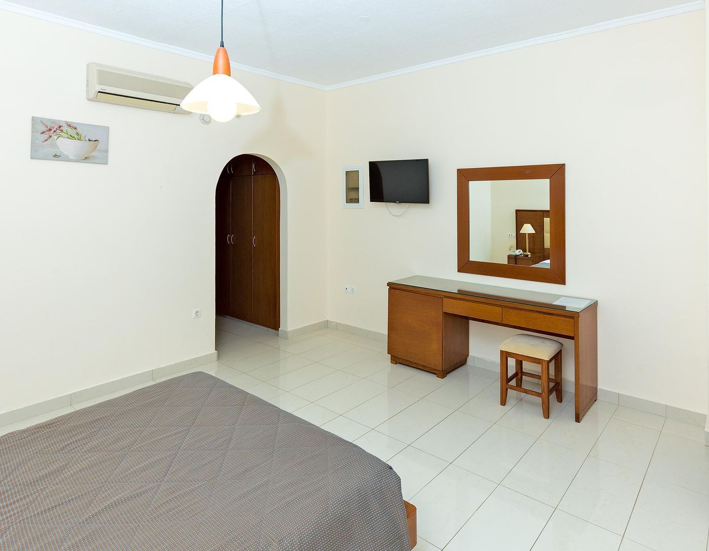 Paleos-apartments-Room-17