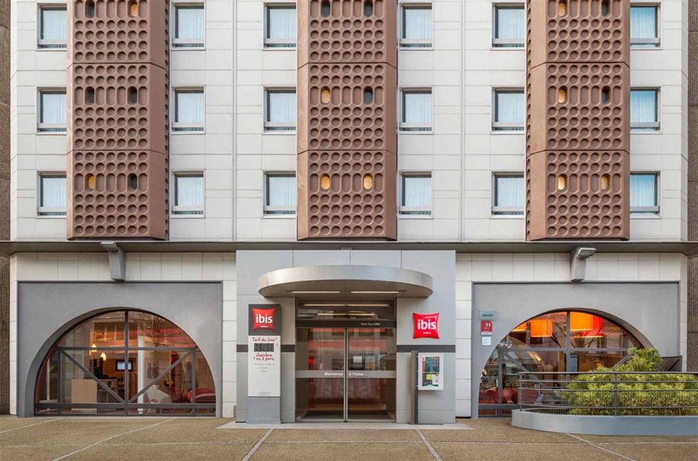 Ibis-Paris-Tour-Eiffel-General-view-1