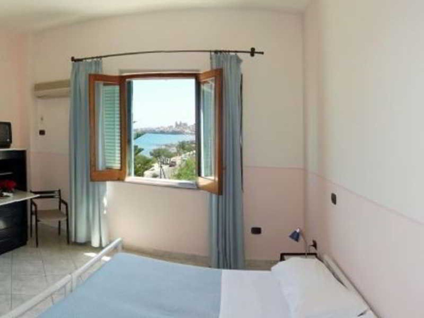 Hotel-Tourist-Room-41