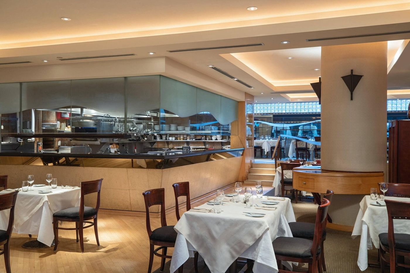 Metropolitan-Hotel-Vancouver-Restaurant-36