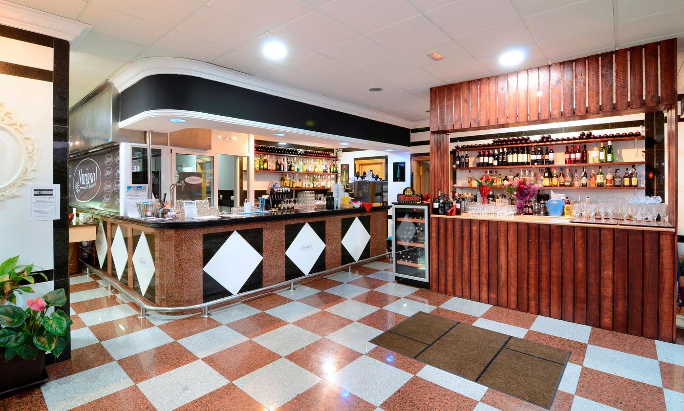 Apartamentos-Nuria-Sol-Restaurant-34