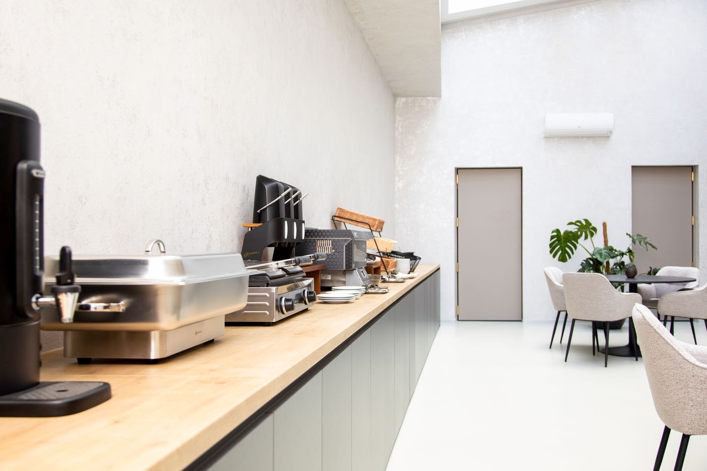 The-Amberlyn-Suite-Hotel-Restaurant-20