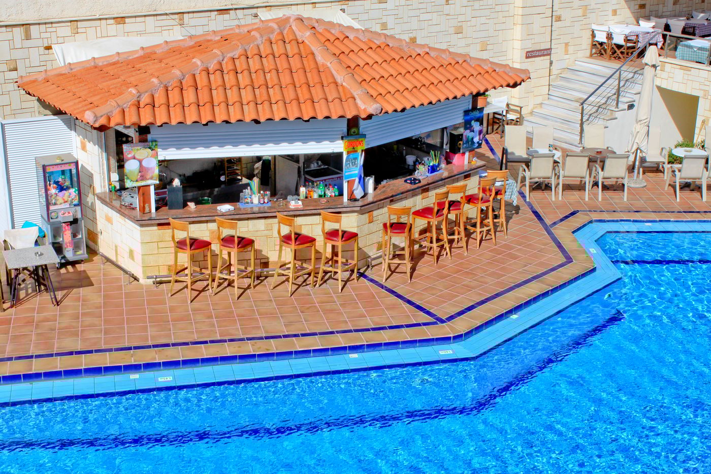 Porto-Kalamaki-Hotel-Apartments-Bar-6