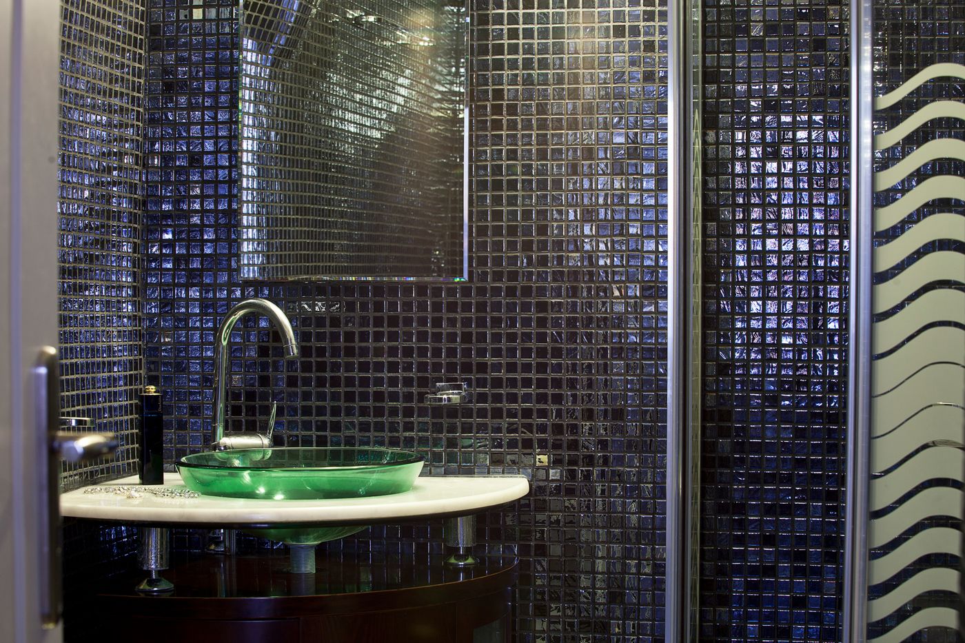 Avianto-Luxury-Suites-Room-17