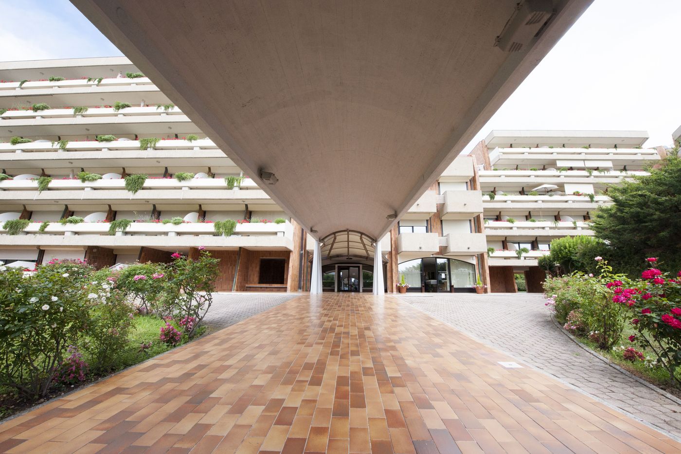 Suite-Marilia-Apartments-Lobby-58