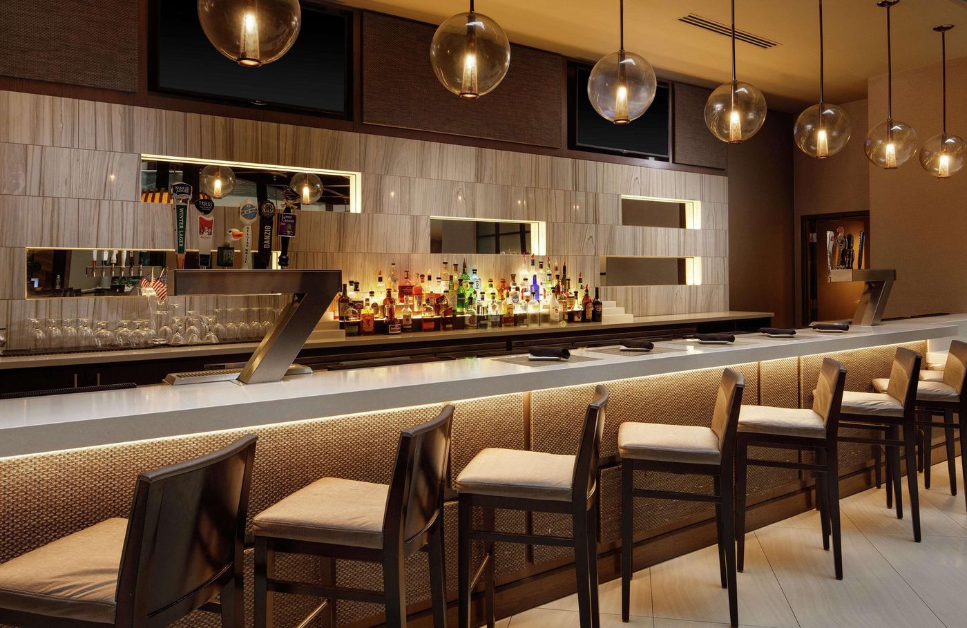 Embassy Suites by Hilton Crystal City National Air - United States - ARLINGTON - Bar - 1
