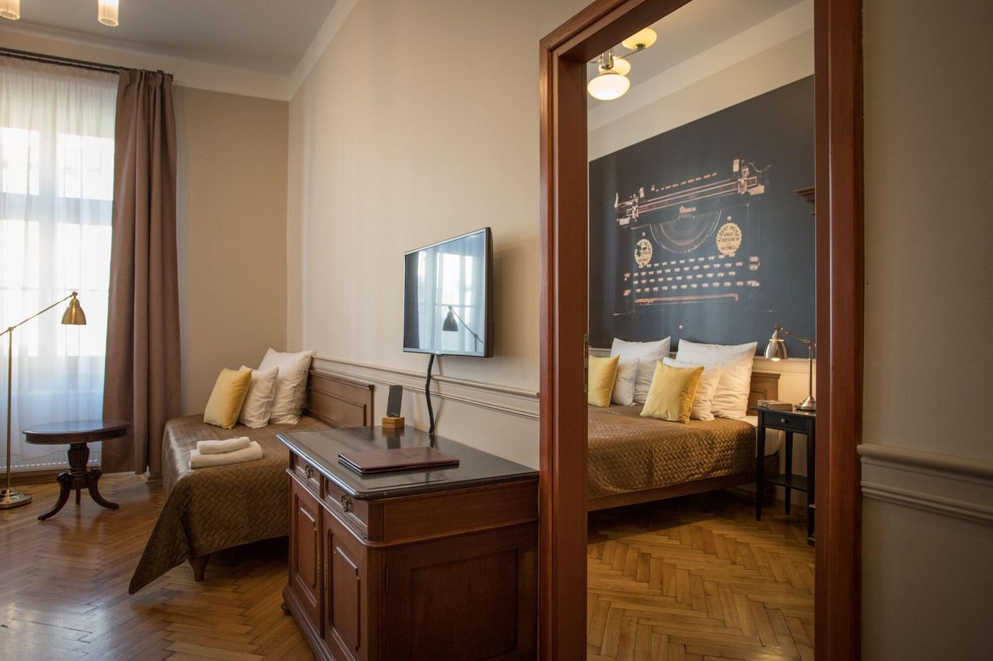 Scharffenberg-Apartments-Main-Square-Room-27