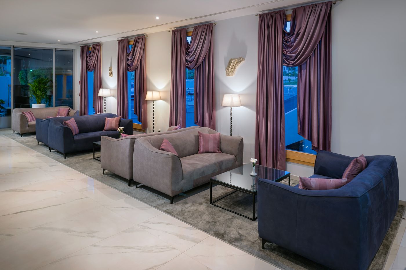 Salona-Palace-Lobby-40