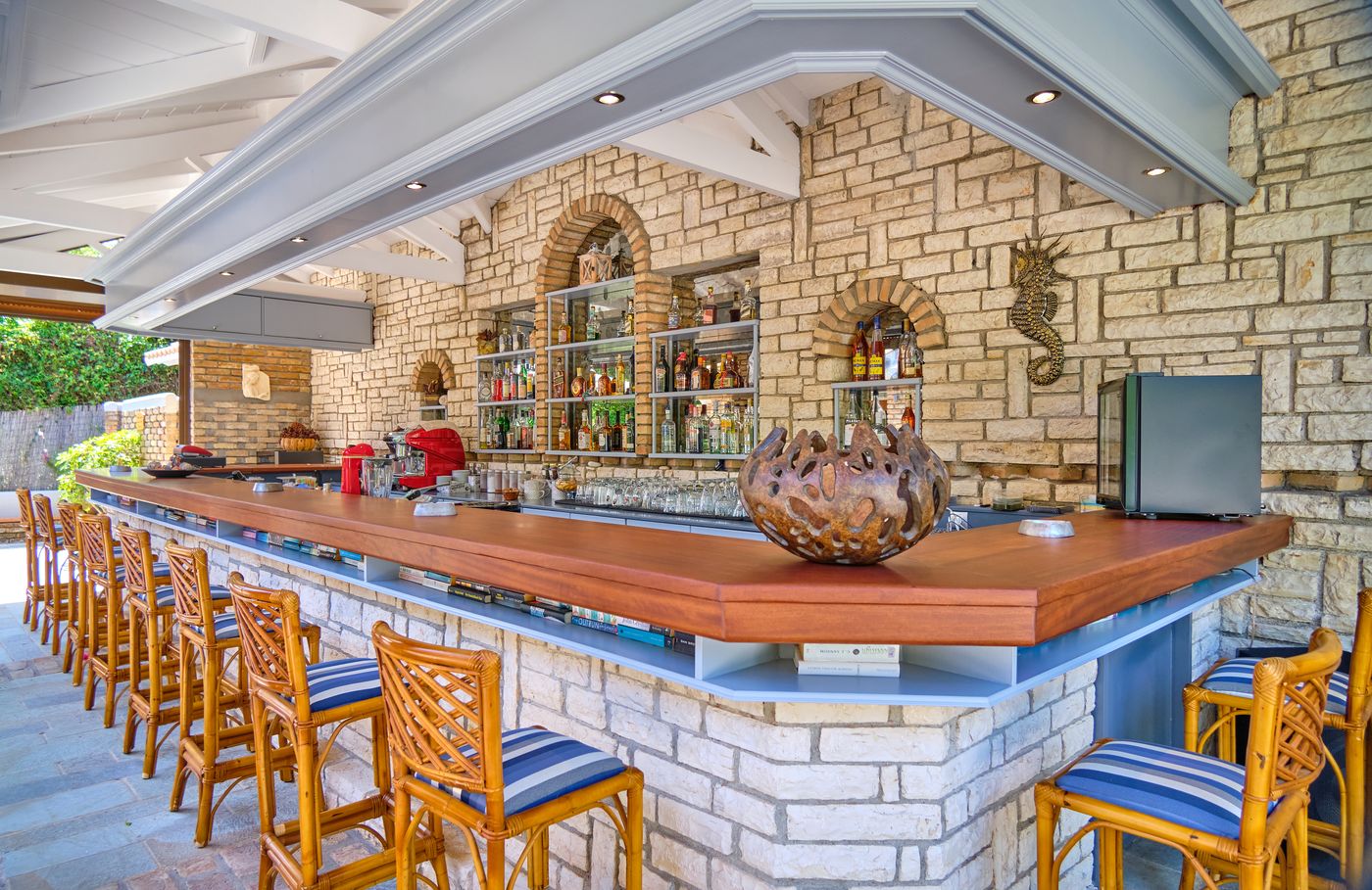 Chrismos-Luxury-Suites---Studios-Bar-16