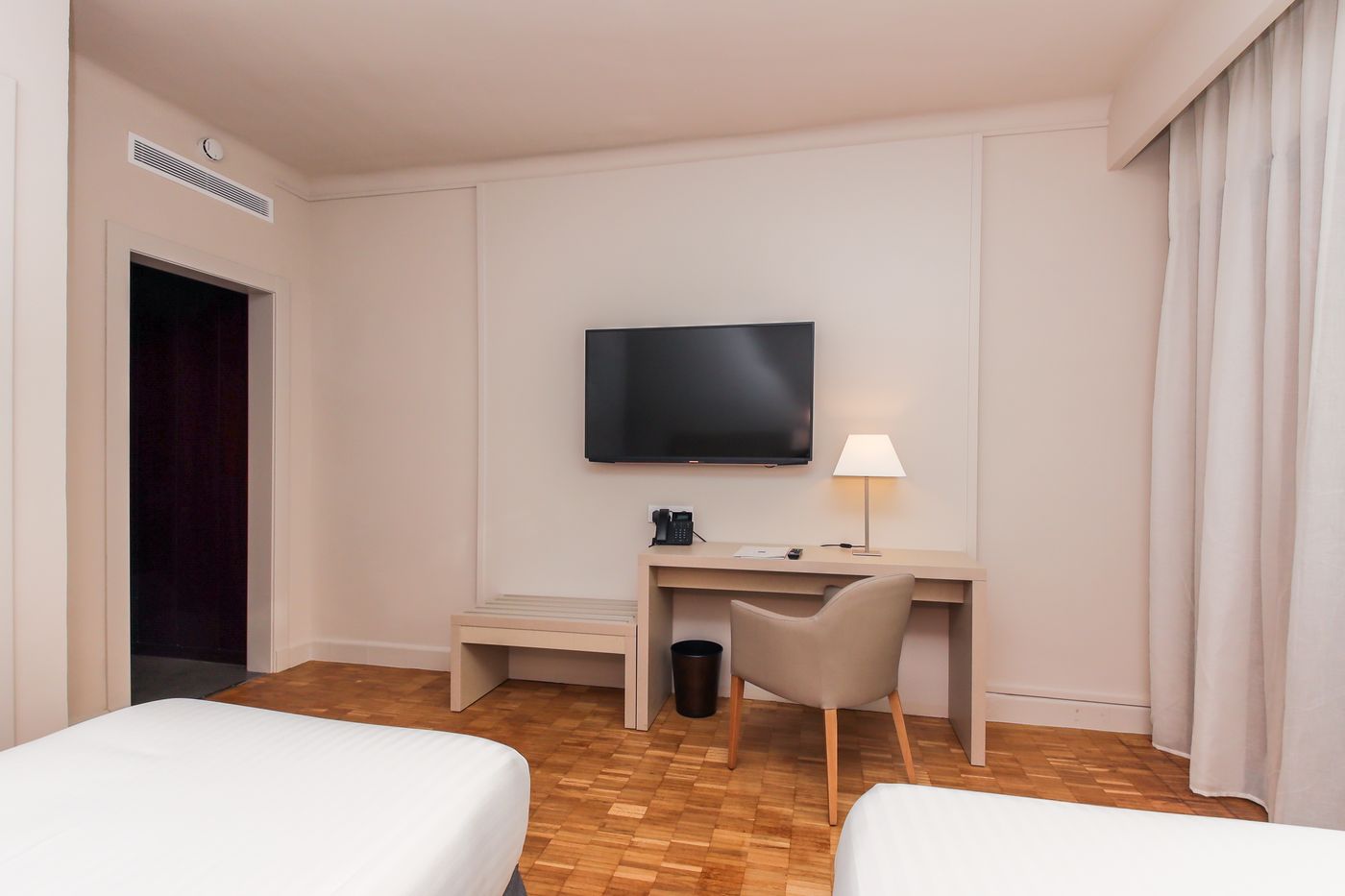 Lauria-Room-21