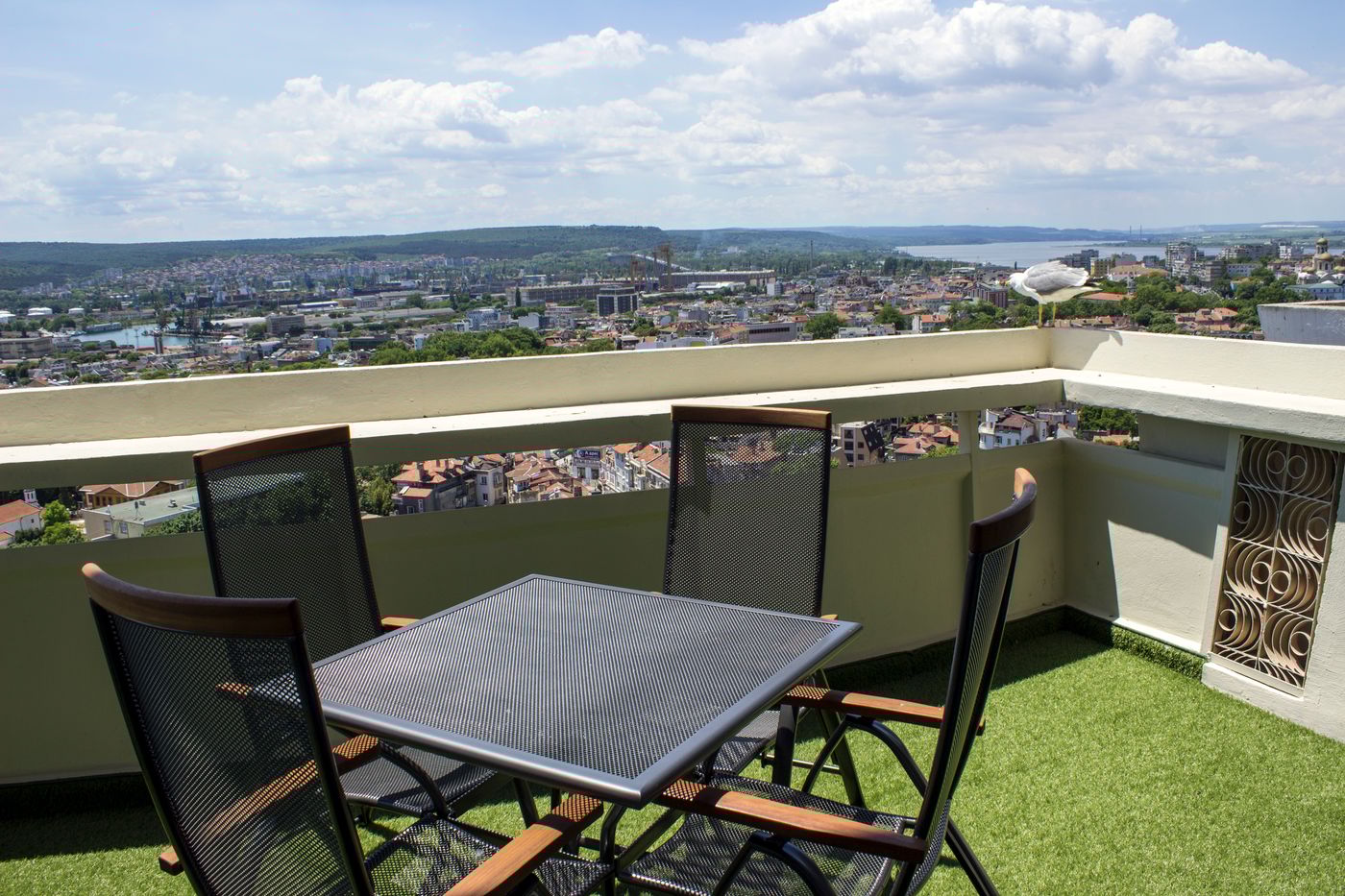 Hotel-Cherno-More-Restaurant-4